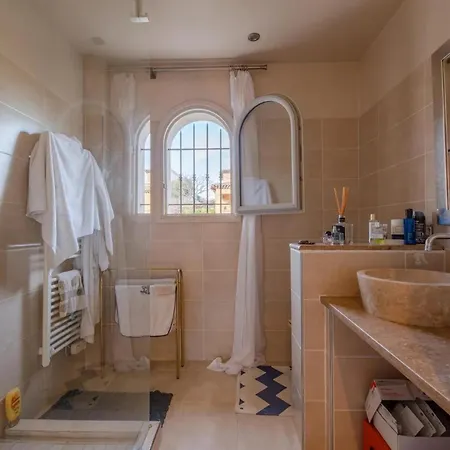 Soleil D'ete Pool & View Yourhosthelper *