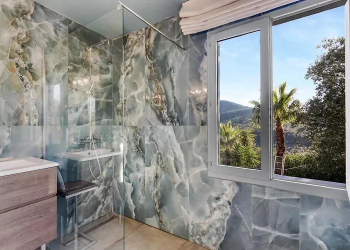 Soleil D'ete Pool & View Yourhosthelper * סן-מקסים