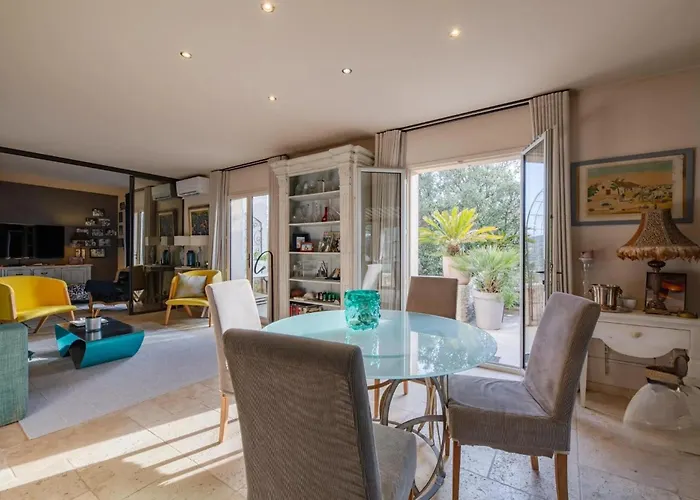 Soleil D'ete Pool & View Yourhosthelper * סן-מקסים